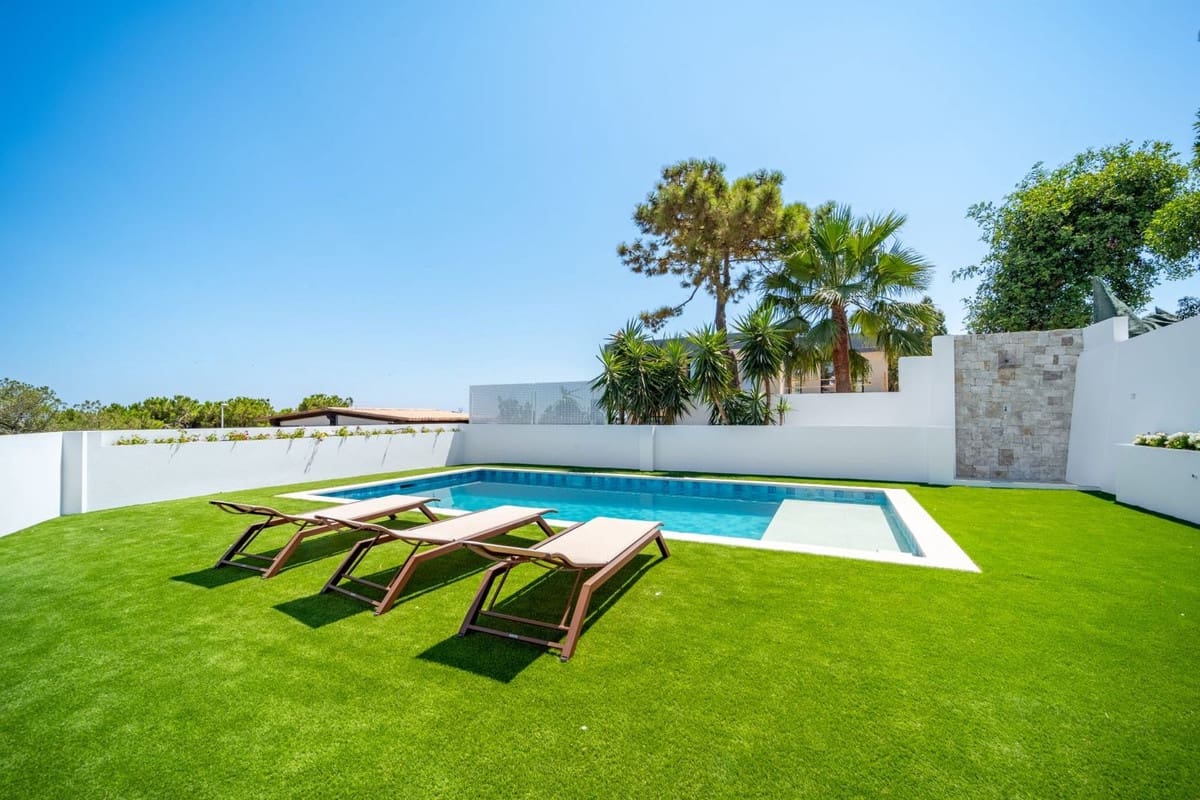 5 soverom Villa til salgs i La Cala de Mijas med svømmebasseng garasje - € 2 295 000 (Ref: 9392058)