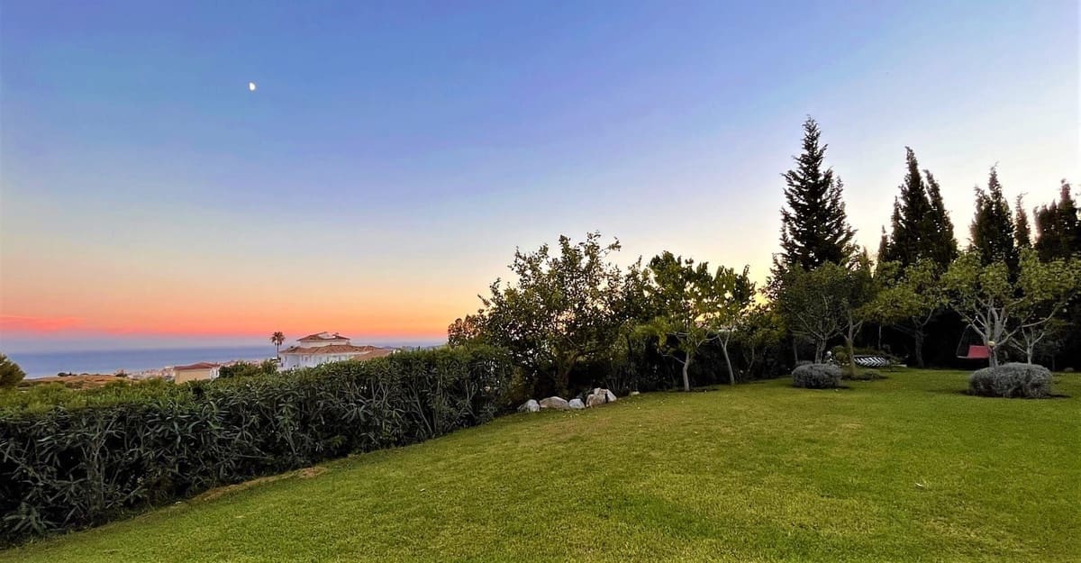 Chalet de 4 habitaciones en Mijas Costa en venta con garaje - 1.795.000 € (Ref: 9399992)