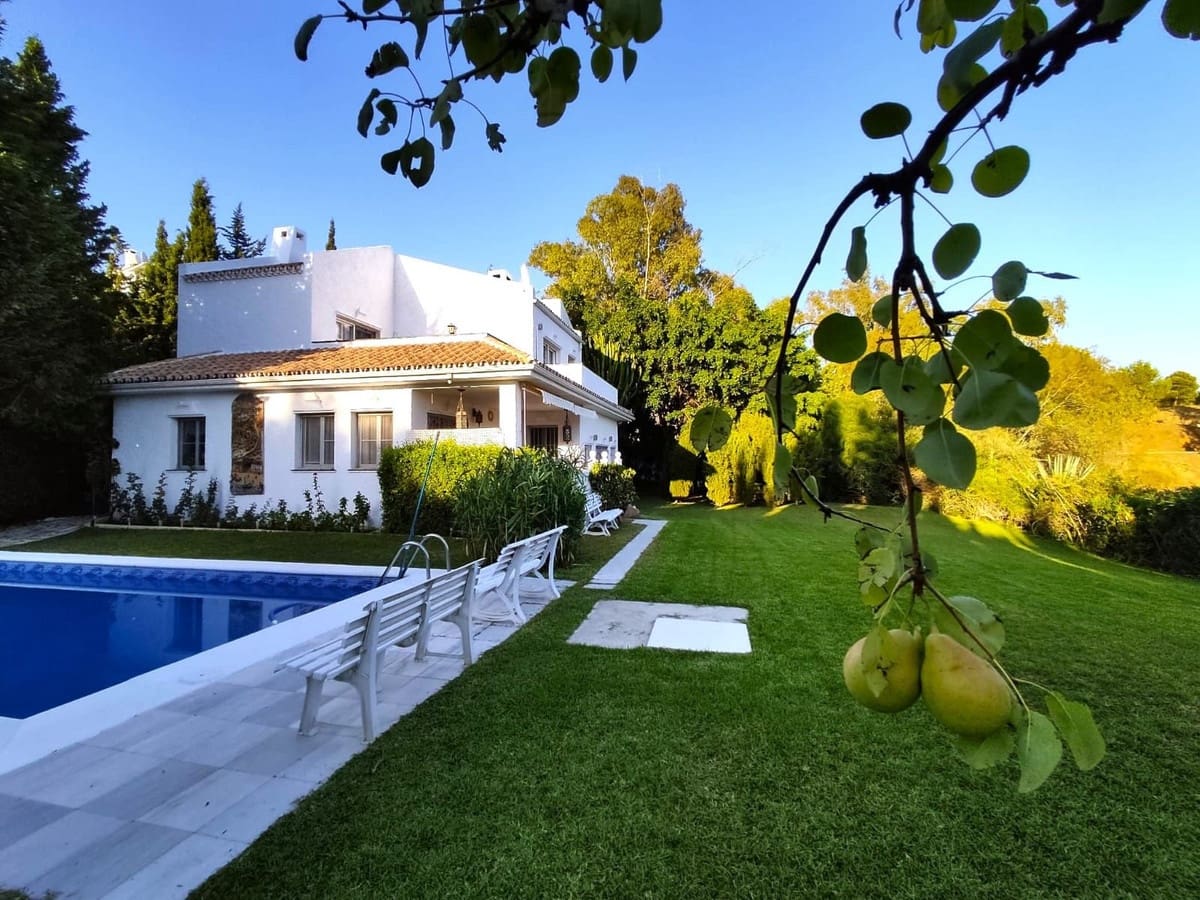Chalet de 4 habitaciones en Mijas Costa en venta con garaje - 1.795.000 € (Ref: 9399992)