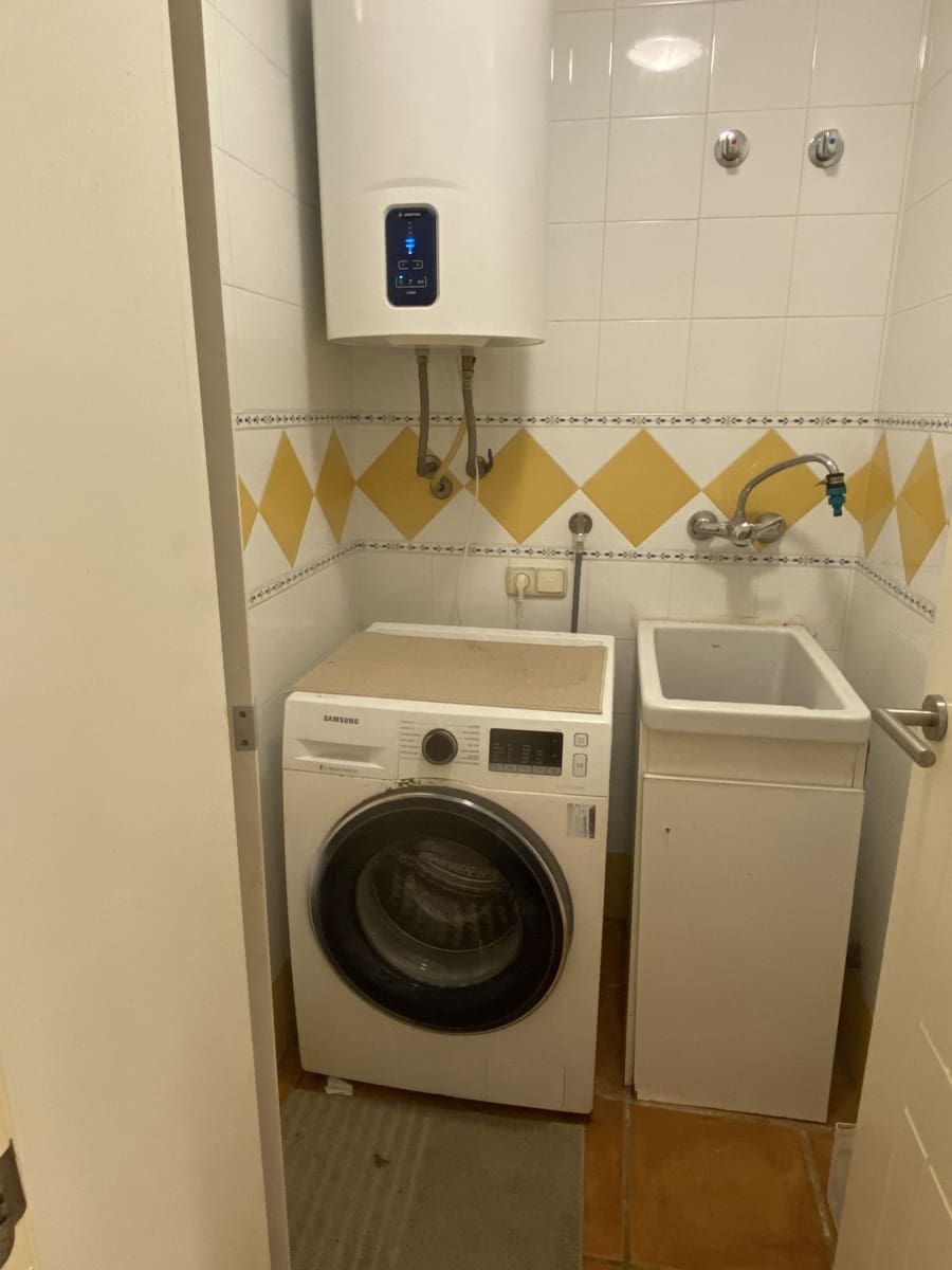 1 soverom Leilighet til salgs i Benahavis med svømmebasseng garasje - € 260 000 (Ref: 9405777)