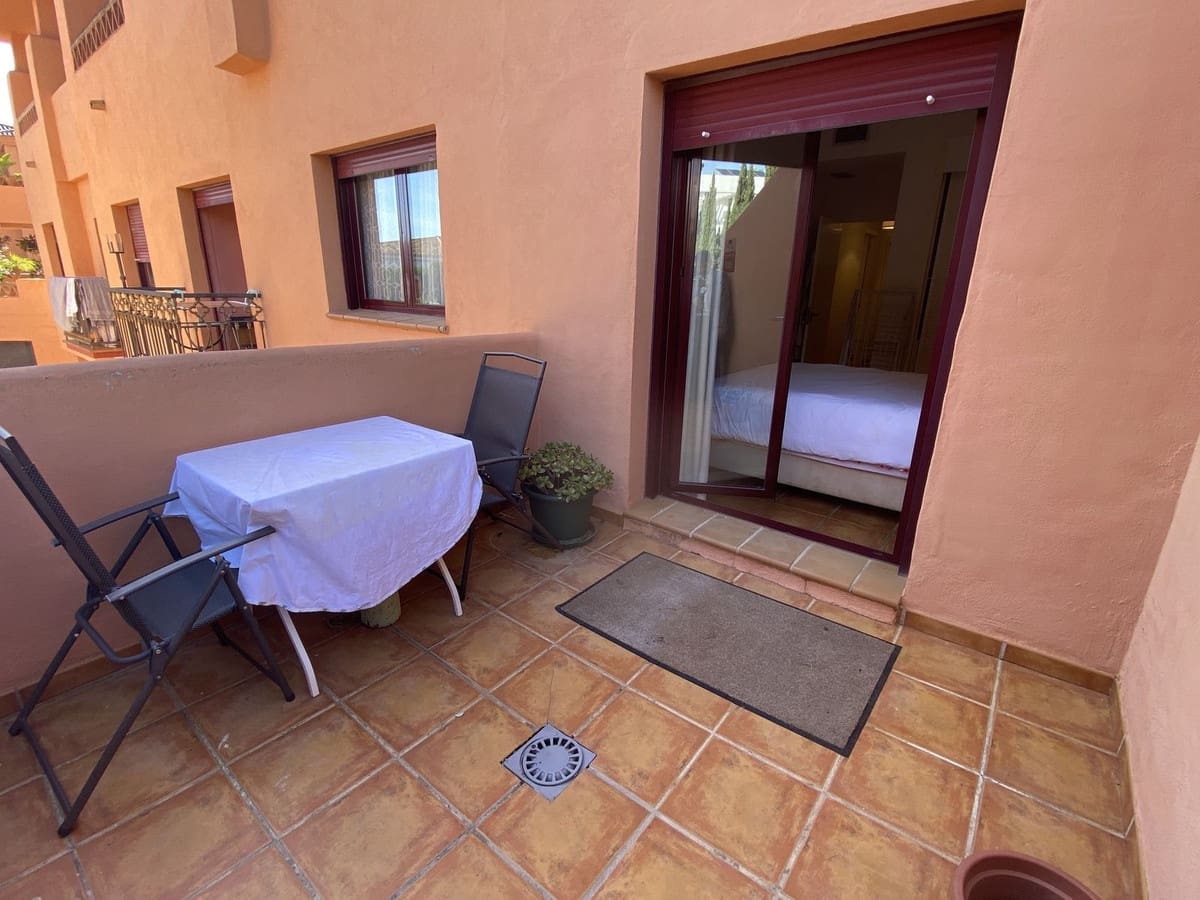 1 soverom Leilighet til salgs i Benahavis med svømmebasseng garasje - € 260 000 (Ref: 9405777)