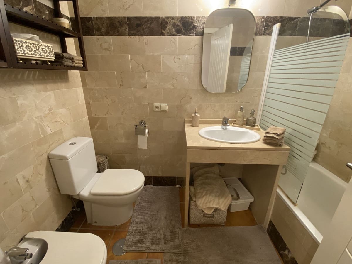 1 soverom Leilighet til salgs i Benahavis med svømmebasseng garasje - € 260 000 (Ref: 9405777)