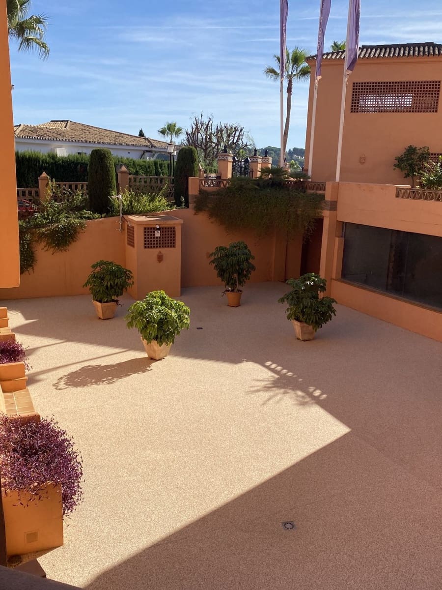 1 soverom Leilighet til salgs i Benahavis med svømmebasseng garasje - € 260 000 (Ref: 9405777)