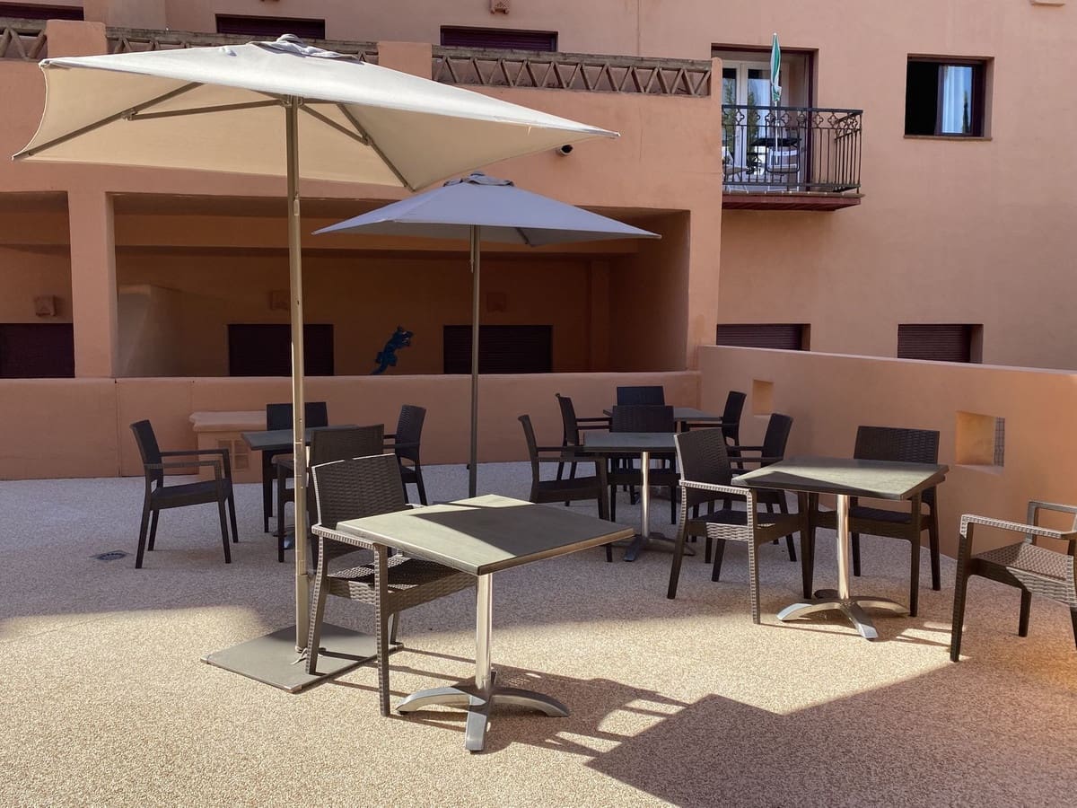 1 soverom Leilighet til salgs i Benahavis med svømmebasseng garasje - € 260 000 (Ref: 9405777)