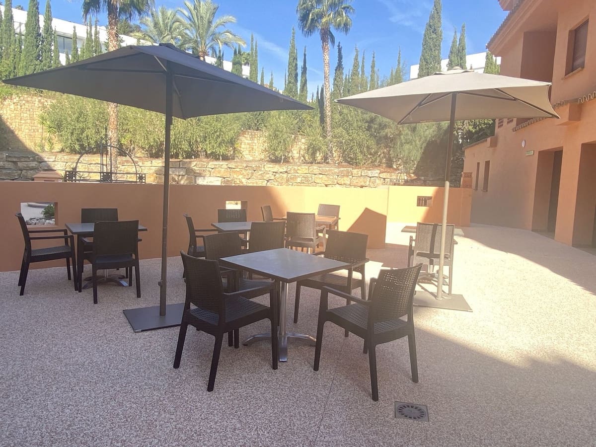 1 soverom Leilighet til salgs i Benahavis med svømmebasseng garasje - € 260 000 (Ref: 9405777)