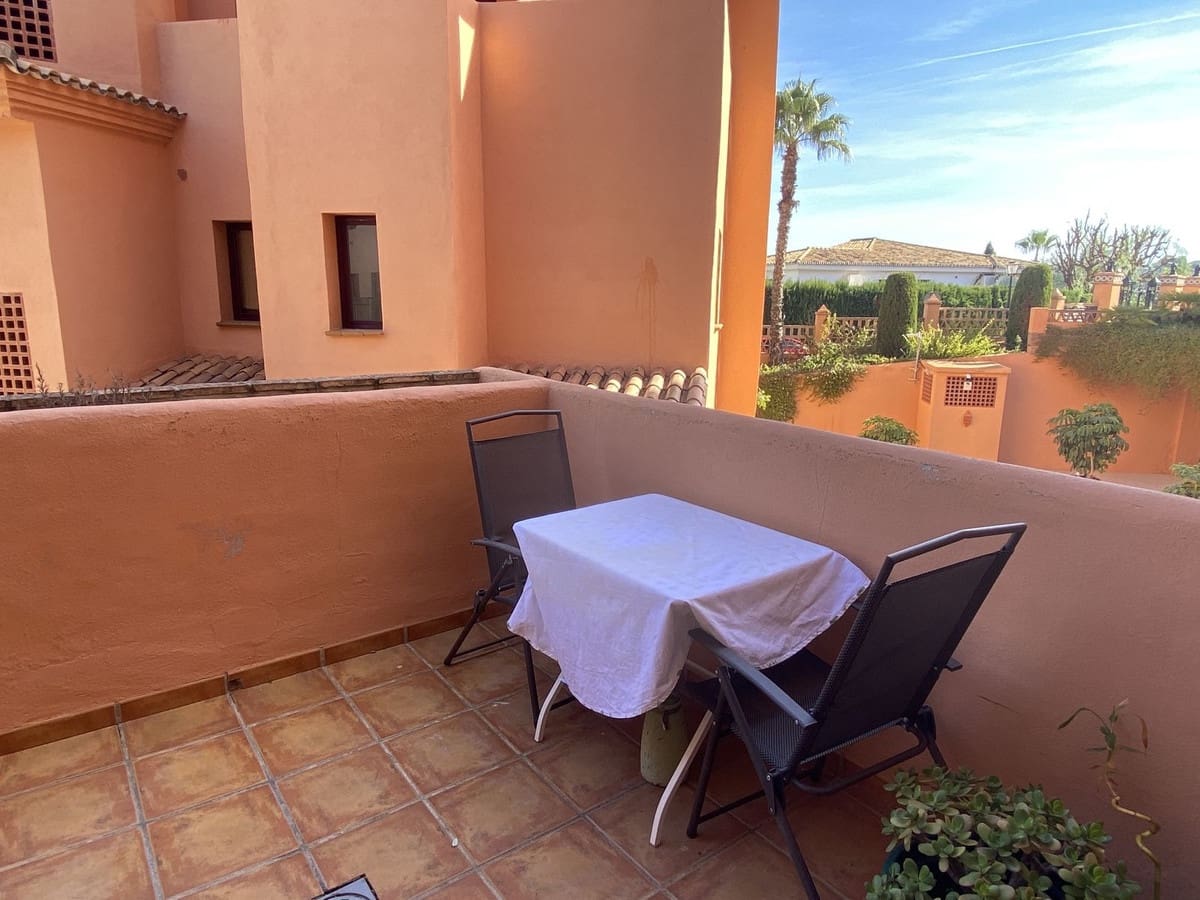 1 soverom Leilighet til salgs i Benahavis med svømmebasseng garasje - € 260 000 (Ref: 9405777)