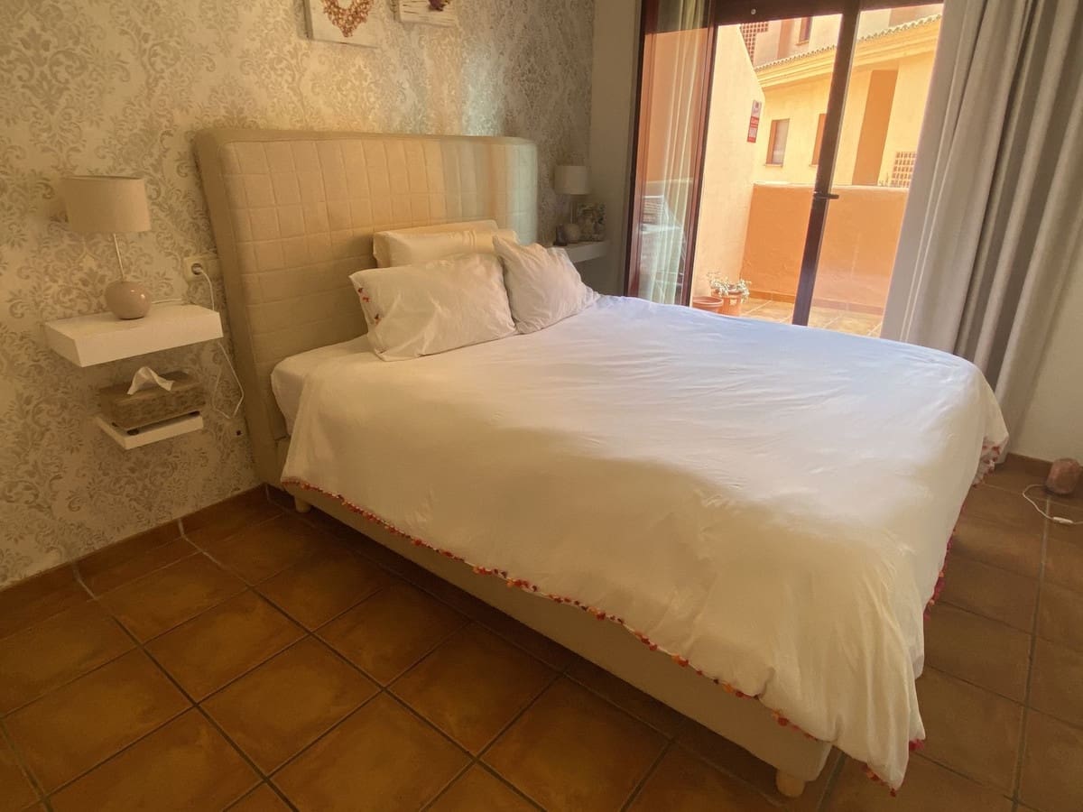 1 soverom Leilighet til salgs i Benahavis med svømmebasseng garasje - € 260 000 (Ref: 9405777)