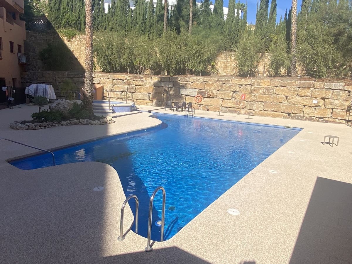 1 soverom Leilighet til salgs i Benahavis med svømmebasseng garasje - € 260 000 (Ref: 9405777)