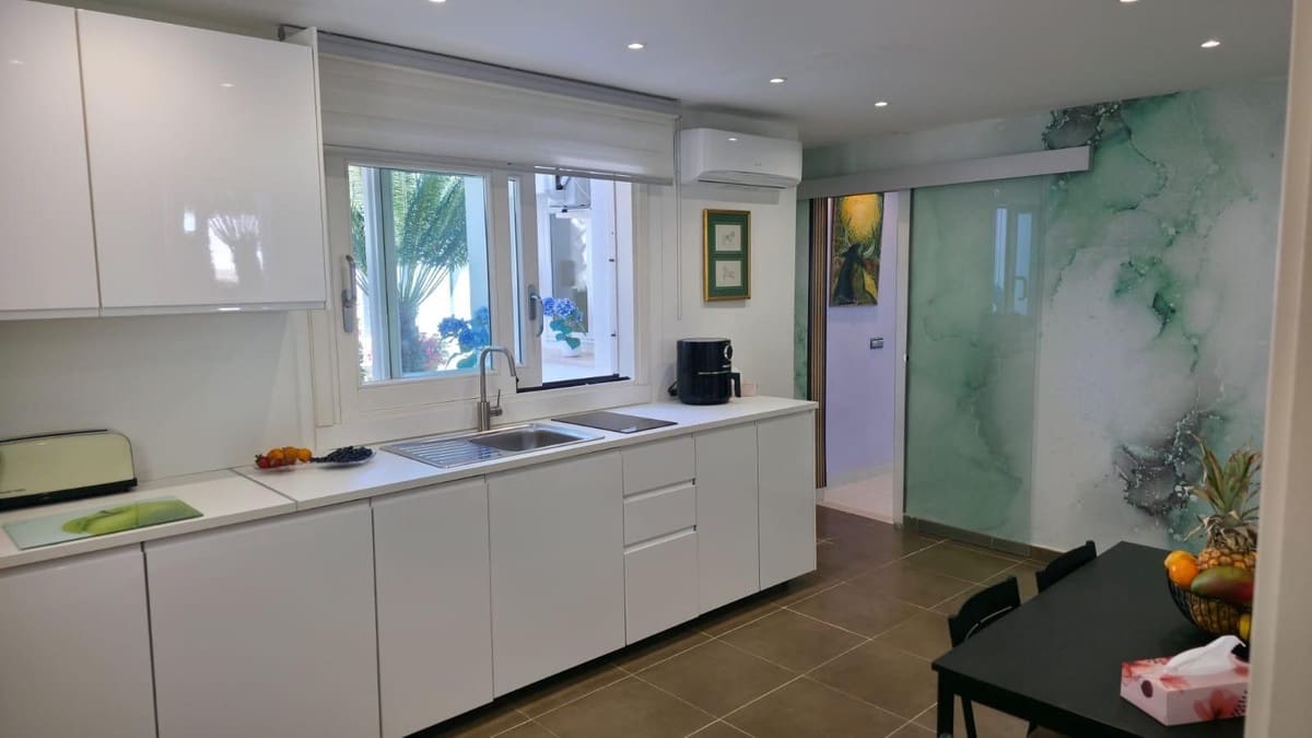 4 soveværelse Villa til salg i Calahonda med swimmingpool garage - € 899.000 (Ref: 9444035)