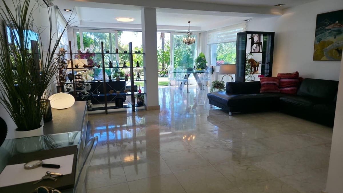 4 soveværelse Villa til salg i Calahonda med swimmingpool garage - € 899.000 (Ref: 9444035)