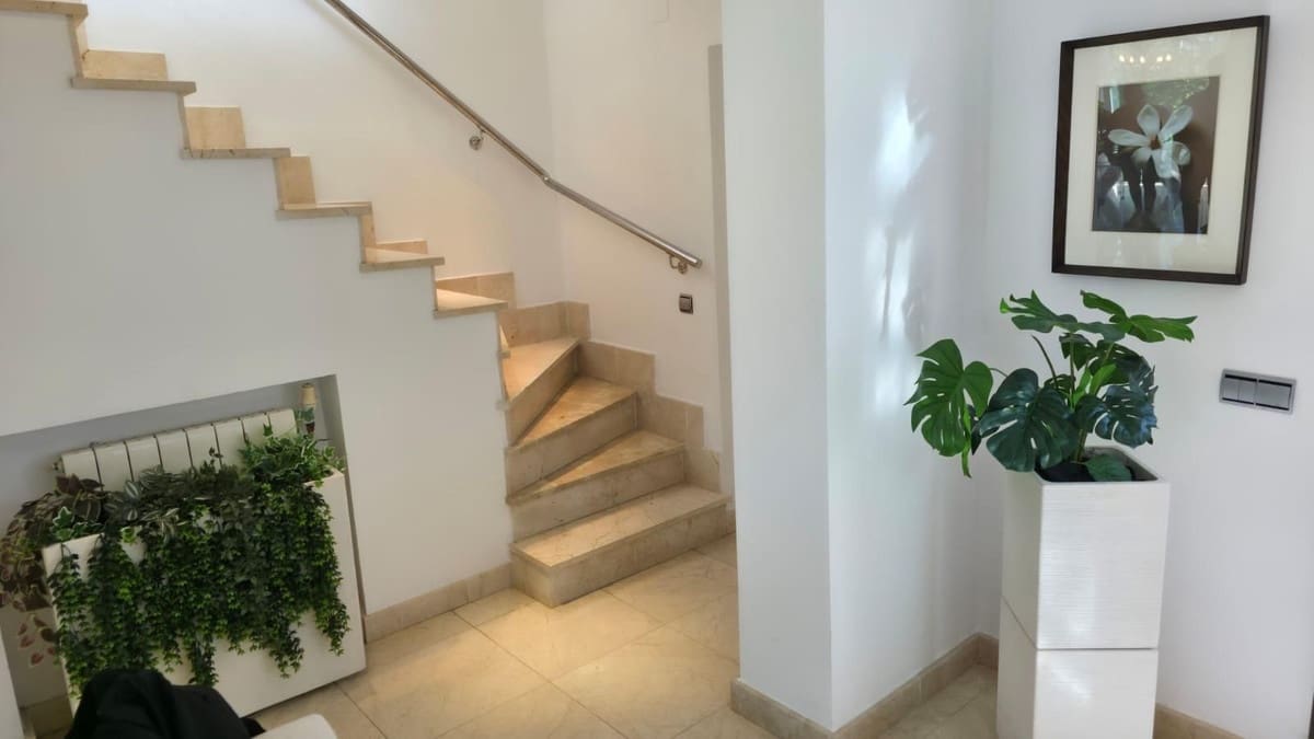 4 soveværelse Villa til salg i Calahonda med swimmingpool garage - € 899.000 (Ref: 9444035)