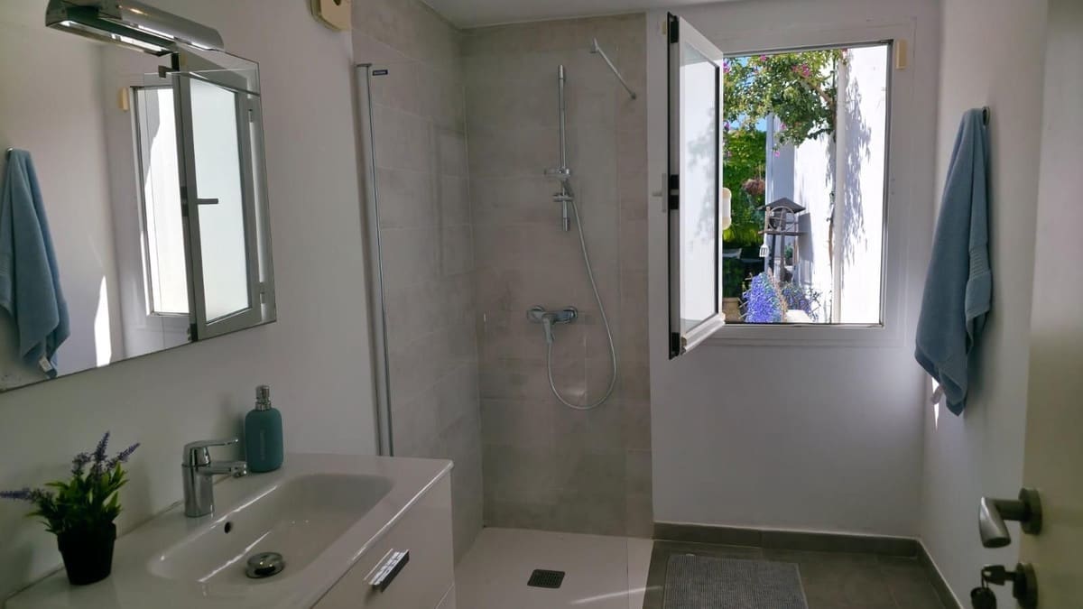 4 soveværelse Villa til salg i Calahonda med swimmingpool garage - € 899.000 (Ref: 9444035)