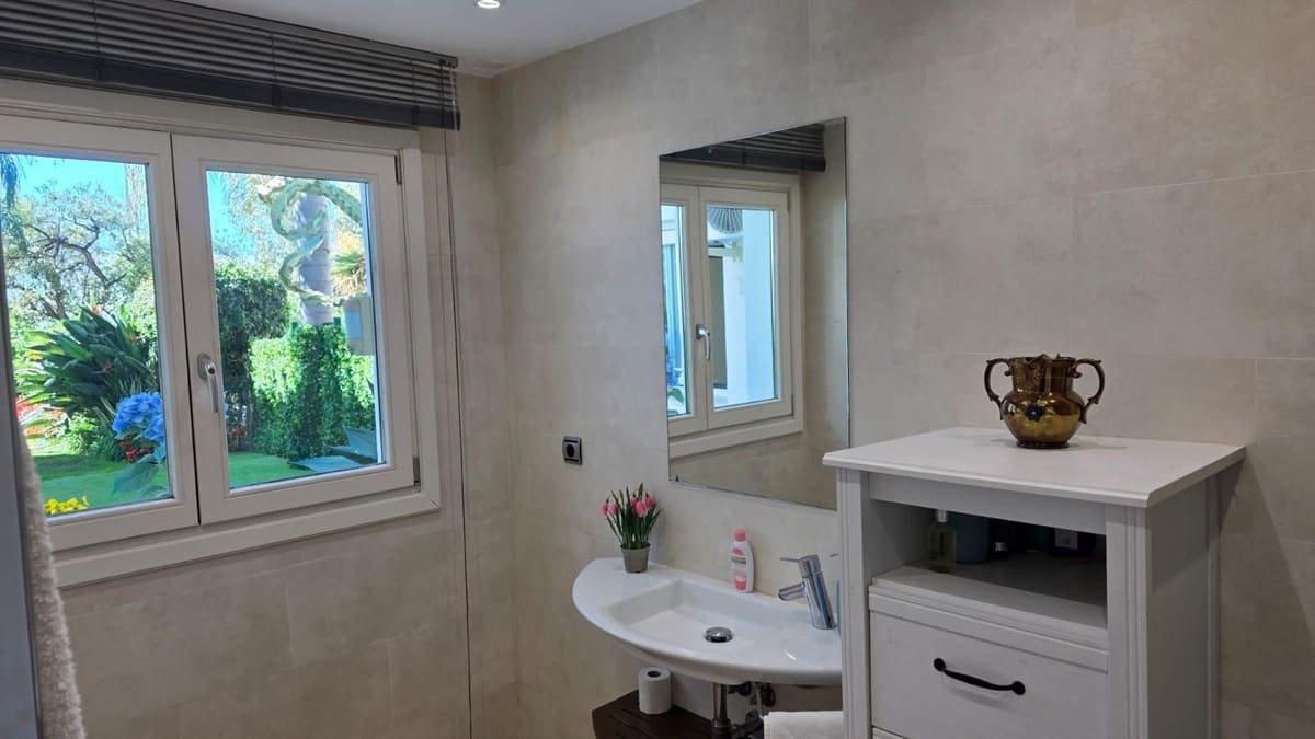 4 soveværelse Villa til salg i Calahonda med swimmingpool garage - € 899.000 (Ref: 9444035)