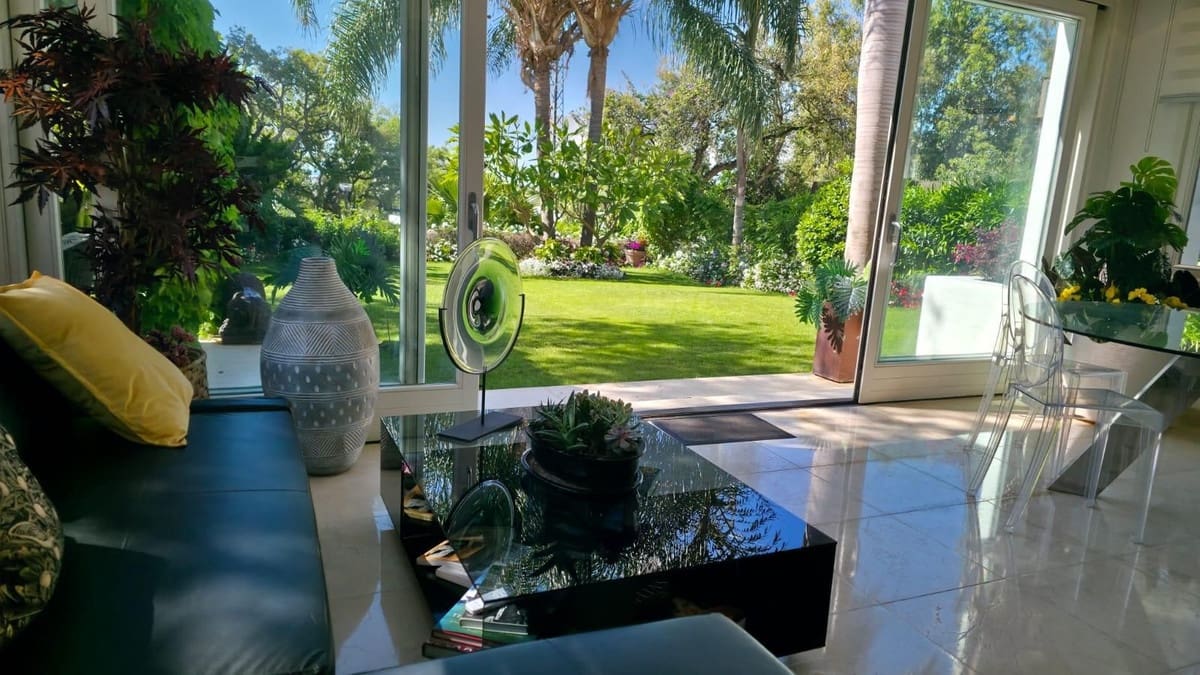 4 soveværelse Villa til salg i Calahonda med swimmingpool garage - € 899.000 (Ref: 9444035)