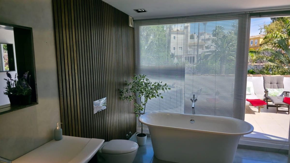 4 soveværelse Villa til salg i Calahonda med swimmingpool garage - € 899.000 (Ref: 9444035)