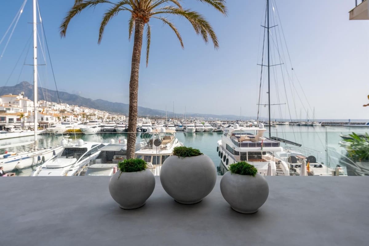3 soveværelse Strandlejlighed til leje i Puerto Banus med garage - € 9.500 (Ref: 9508041)
