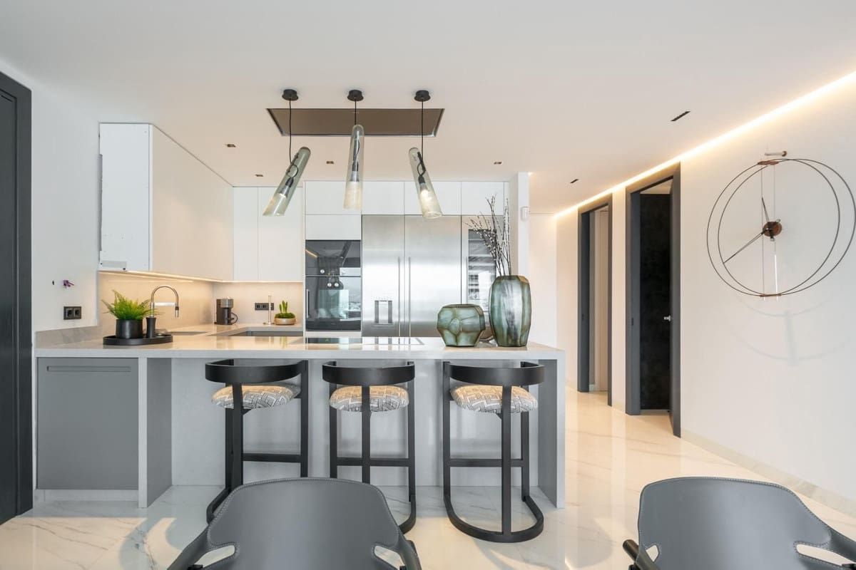 3 soveværelse Strandlejlighed til leje i Puerto Banus med garage - € 9.500 (Ref: 9508041)