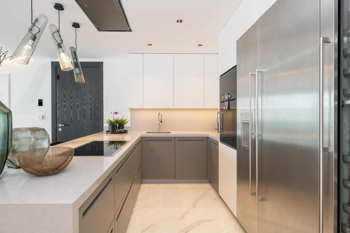 3 soveværelse Strandlejlighed til leje i Puerto Banus med garage - € 9.500 (Ref: 9508041)