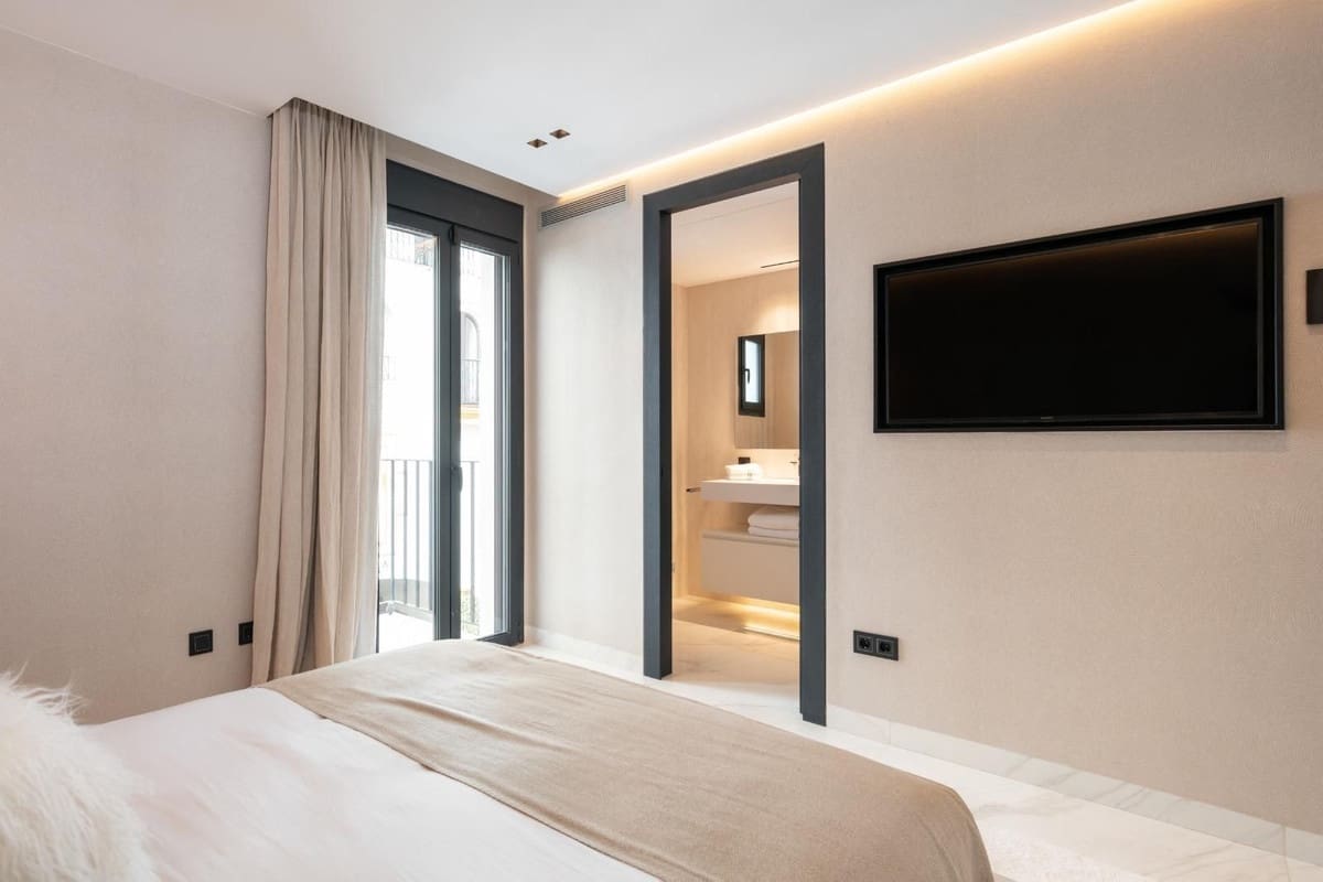 3 soveværelse Strandlejlighed til leje i Puerto Banus med garage - € 9.500 (Ref: 9508041)