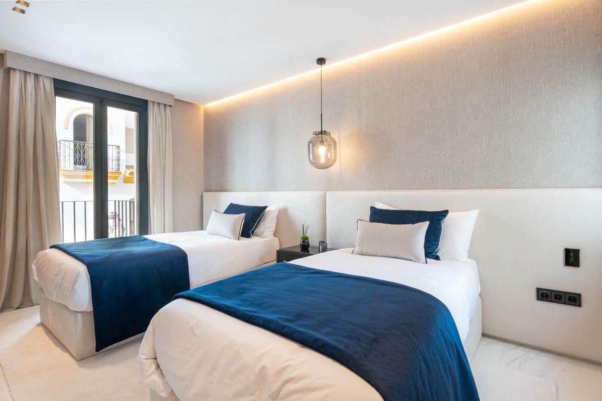 3 soveværelse Strandlejlighed til leje i Puerto Banus med garage - € 9.500 (Ref: 9508041)