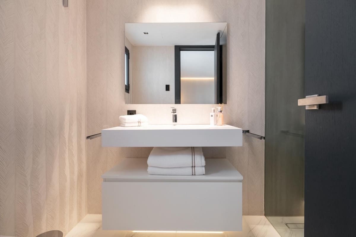 3 soveværelse Strandlejlighed til leje i Puerto Banus med garage - € 9.500 (Ref: 9508041)