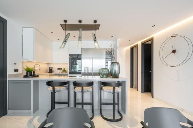 3 soveværelse Strandlejlighed til leje i Puerto Banus, Marbella med garage - € 9.500 (Ref: 9508041)