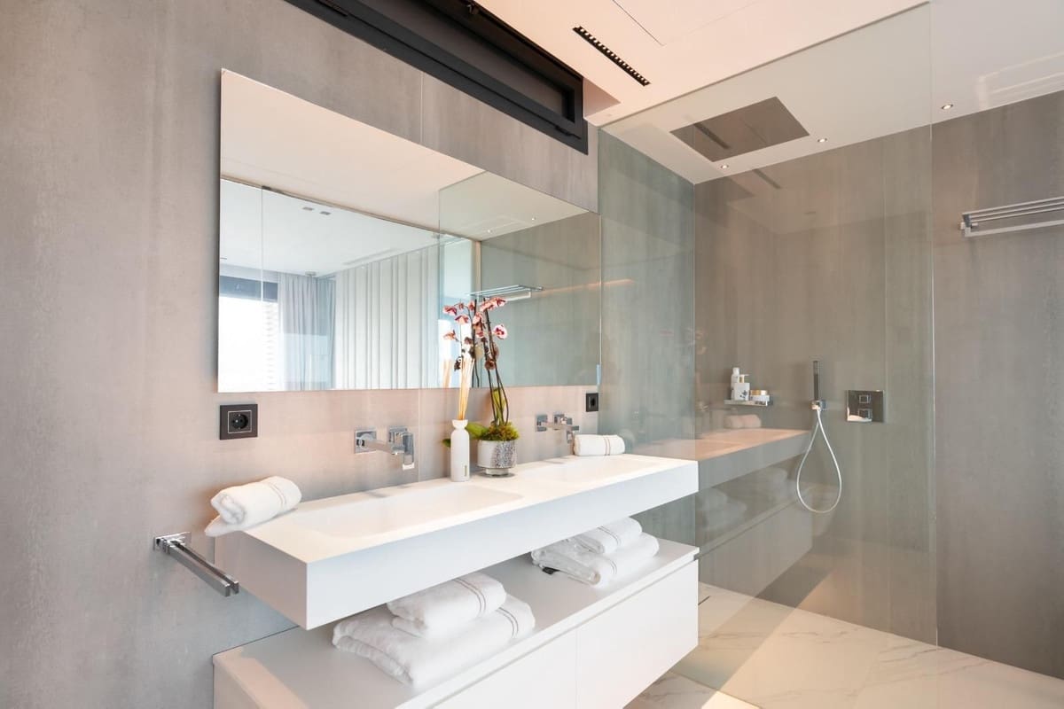 3 soveværelse Strandlejlighed til leje i Puerto Banus med garage - € 9.500 (Ref: 9508041)