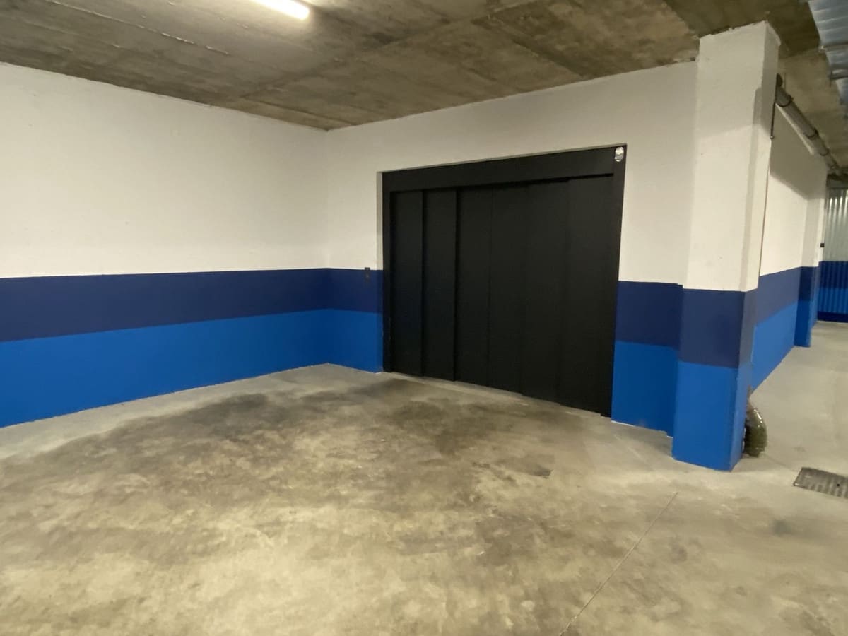 2 bedroom Beach Apartment for sale in Estepona with pool garage - € 645,000 (Ref: 9558985)