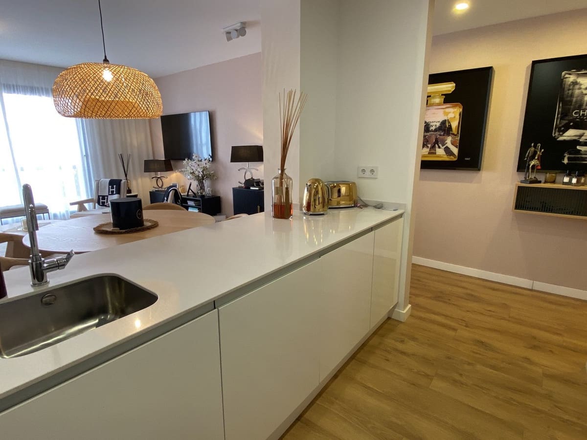 2 bedroom Beach Apartment for sale in Estepona with pool garage - € 645,000 (Ref: 9558985)