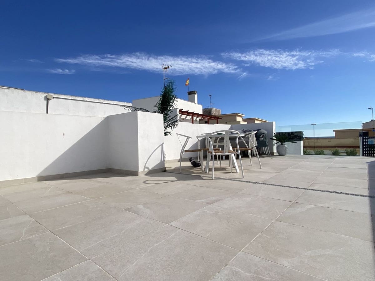 2 bedroom Beach Apartment for sale in Estepona with pool garage - € 645,000 (Ref: 9558985)