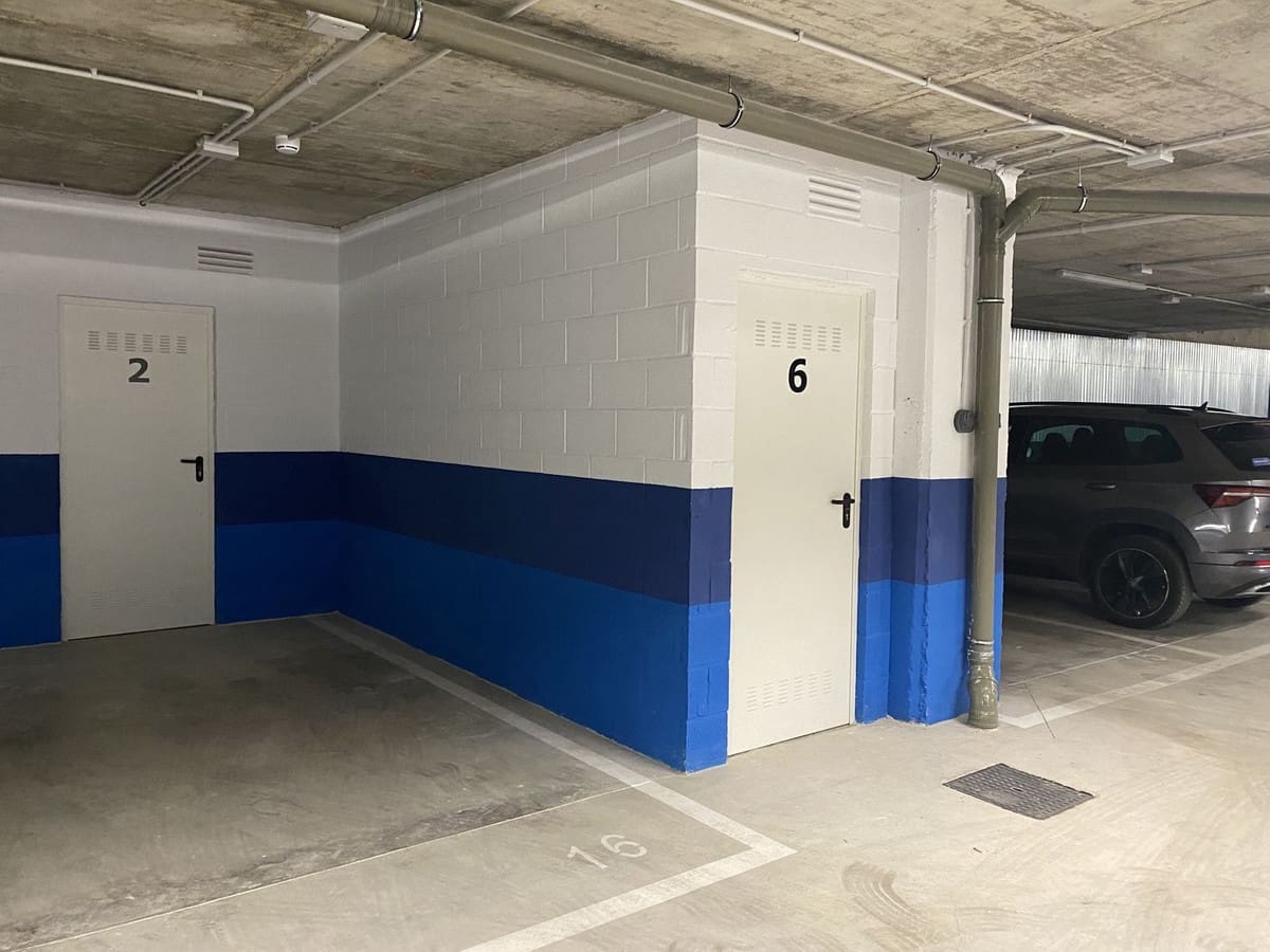 2 bedroom Beach Apartment for sale in Estepona with pool garage - € 645,000 (Ref: 9558985)