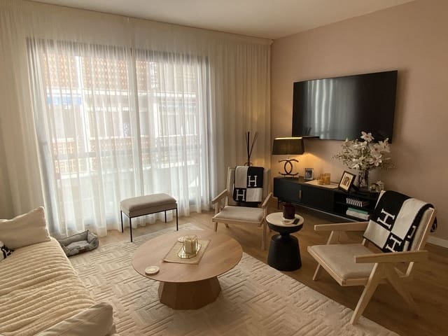 2 sypialnia Apartament przy plaży na sprzedaż w Puerto de Estepona, Estepona z basenem garażem - 625 000 € (Ref: 9558985)