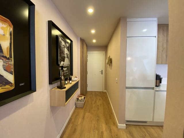 2 sypialnia Apartament przy plaży na sprzedaż w Puerto de Estepona, Estepona z basenem garażem - 625 000 € (Ref: 9558985)