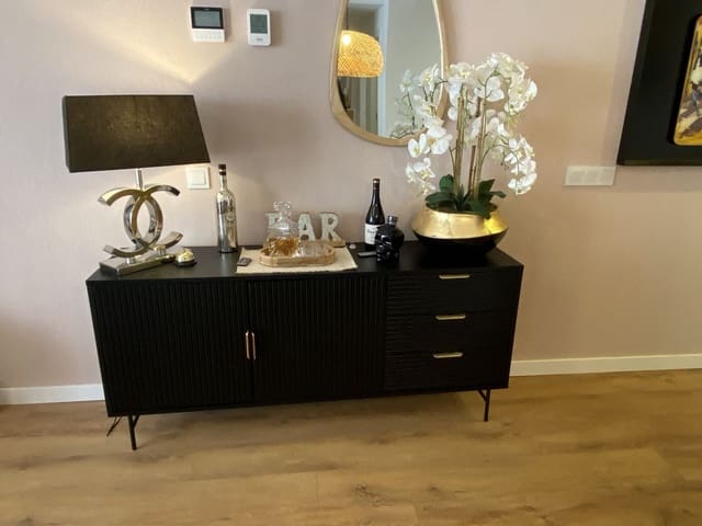 2 sypialnia Apartament przy plaży na sprzedaż w Puerto de Estepona, Estepona z basenem garażem - 625 000 € (Ref: 9558985)