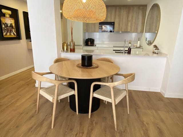 2 sypialnia Apartament przy plaży na sprzedaż w Puerto de Estepona, Estepona z basenem garażem - 625 000 € (Ref: 9558985)
