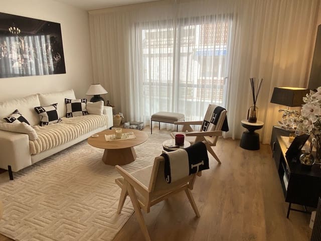 2 sypialnia Apartament przy plaży na sprzedaż w Puerto de Estepona, Estepona z basenem garażem - 625 000 € (Ref: 9558985)