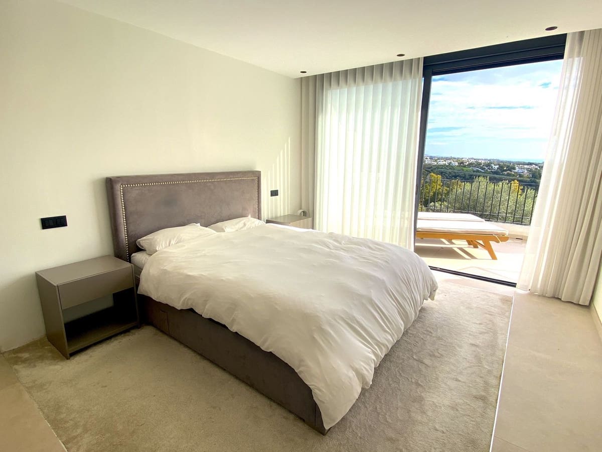 4 sovrum Radhus till salu i La Quinta med pool garage - 1 495 000 € (Ref: 9559744)