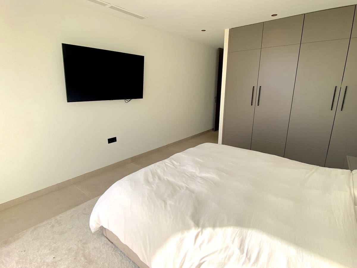 4 bedroom Terraced Villa for sale in La Quinta with pool garage - € 1,495,000 (Ref: 9559744)