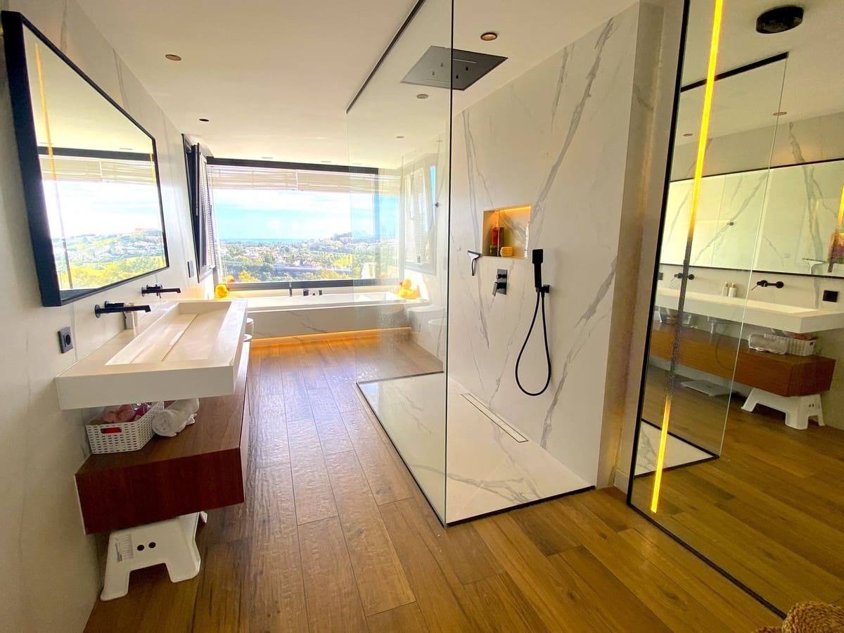 4 bedroom Terraced Villa for sale in La Quinta with pool garage - € 1,495,000 (Ref: 9559744)