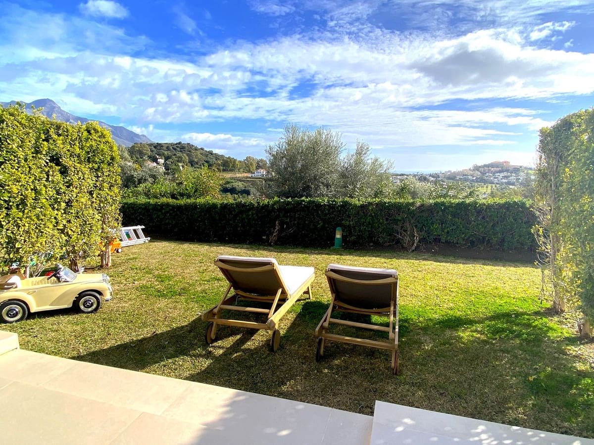 4 bedroom Terraced Villa for sale in La Quinta with pool garage - € 1,495,000 (Ref: 9559744)