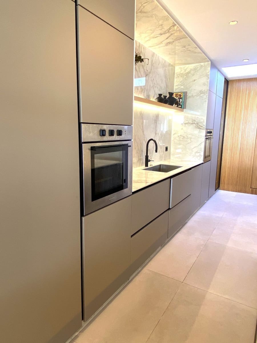 4 sovrum Radhus till salu i La Quinta med pool garage - 1 495 000 € (Ref: 9559744)