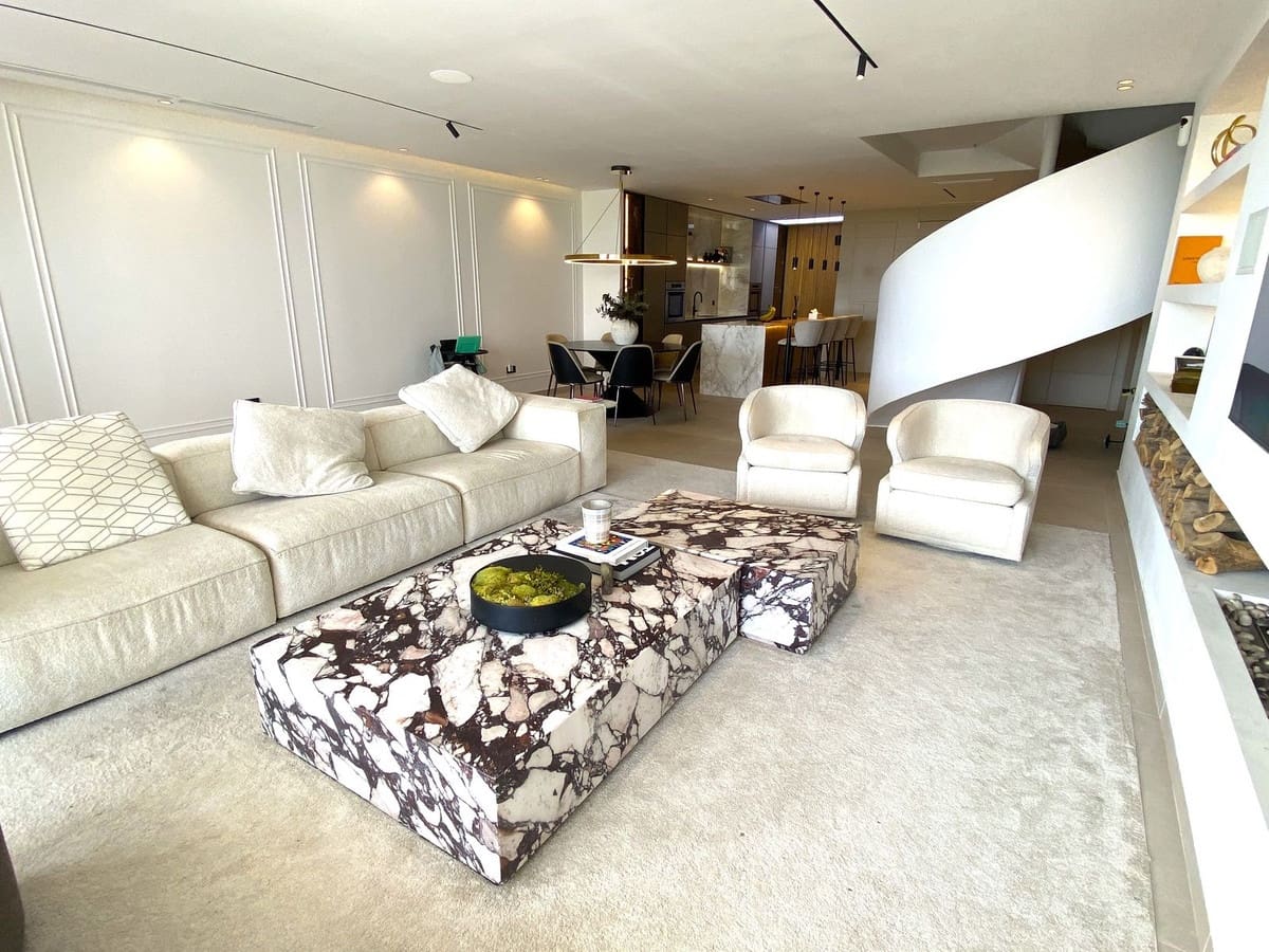 4 sovrum Radhus till salu i La Quinta med pool garage - 1 495 000 € (Ref: 9559744)