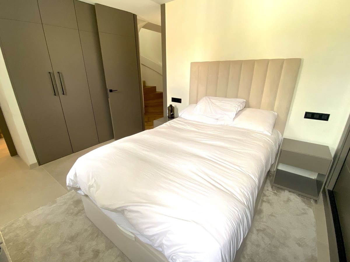 4 sovrum Radhus till salu i La Quinta med pool garage - 1 495 000 € (Ref: 9559744)