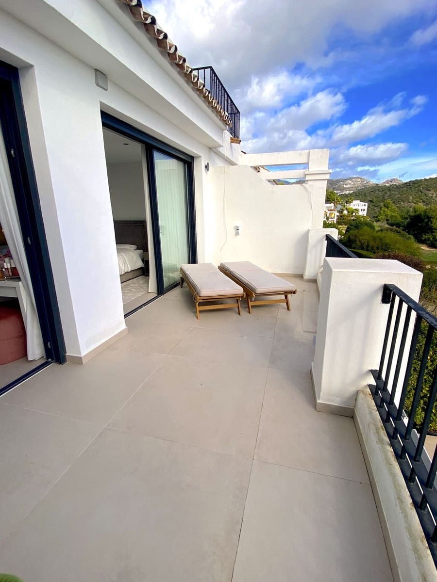 4 sovrum Radhus till salu i La Quinta med pool garage - 1 495 000 € (Ref: 9559744)