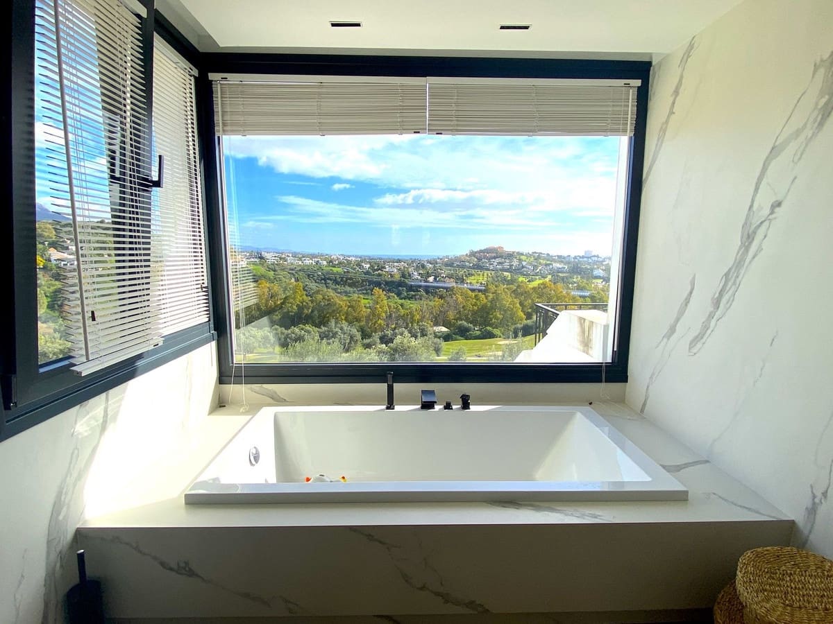 4 sovrum Radhus till salu i La Quinta med pool garage - 1 495 000 € (Ref: 9559744)