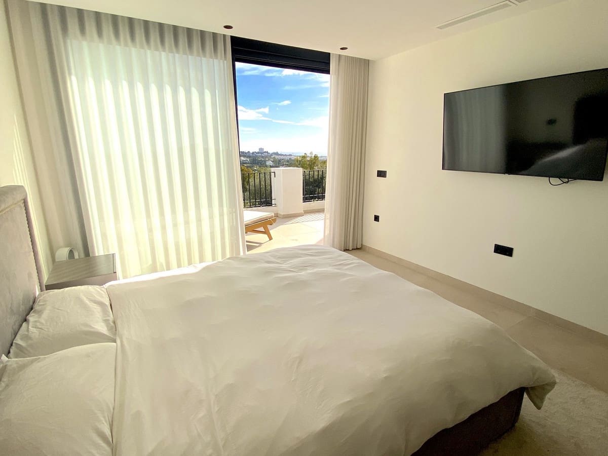 4 bedroom Terraced Villa for sale in La Quinta with pool garage - € 1,495,000 (Ref: 9559744)