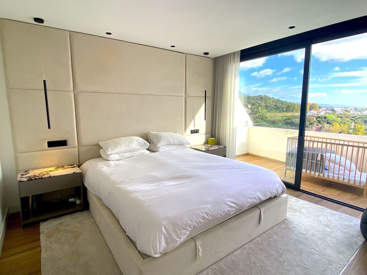 4 bedroom Terraced Villa for sale in La Quinta with pool garage - € 1,495,000 (Ref: 9559744)