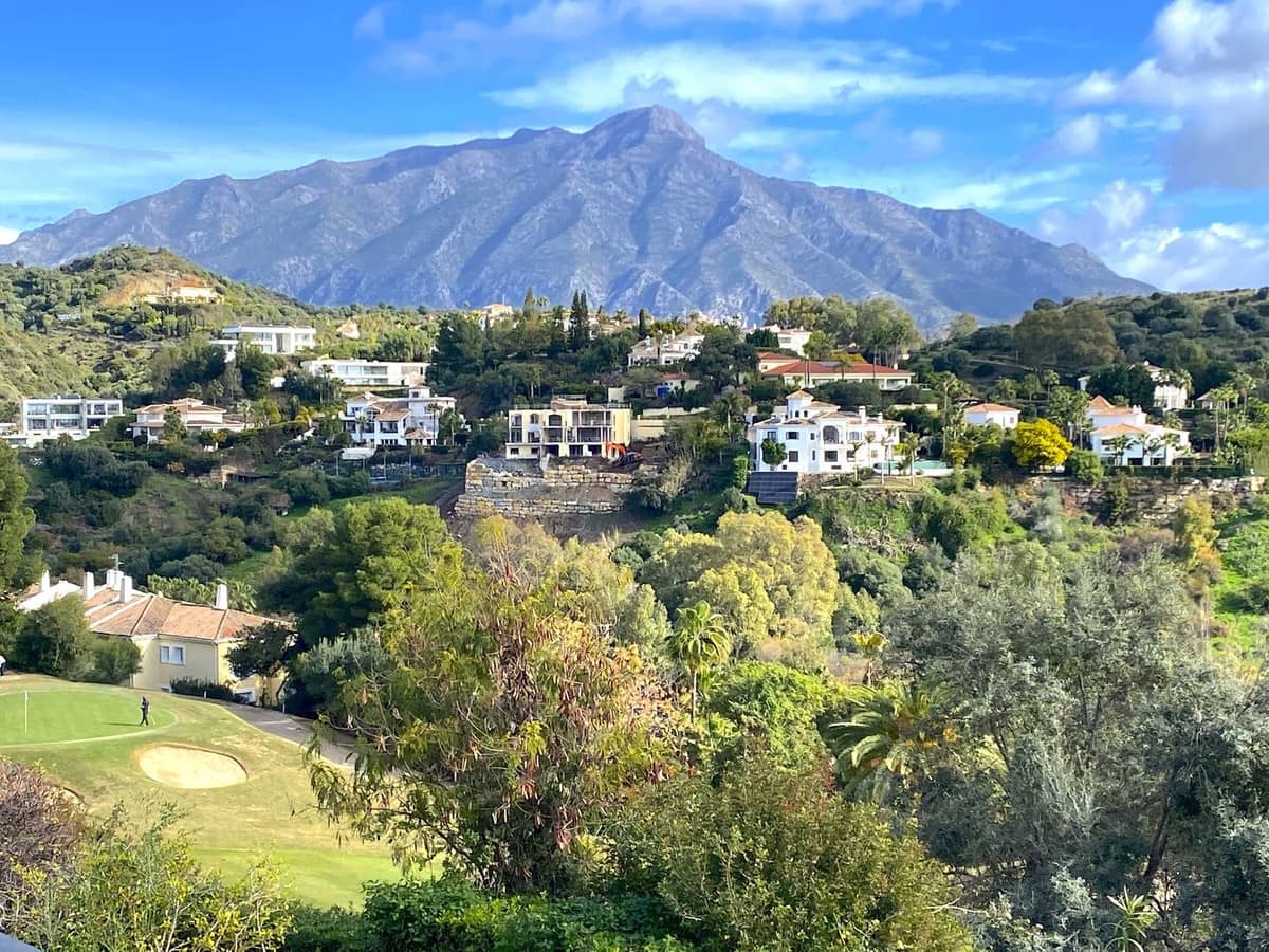 4 bedroom Terraced Villa for sale in La Quinta with pool garage - € 1,495,000 (Ref: 9559744)