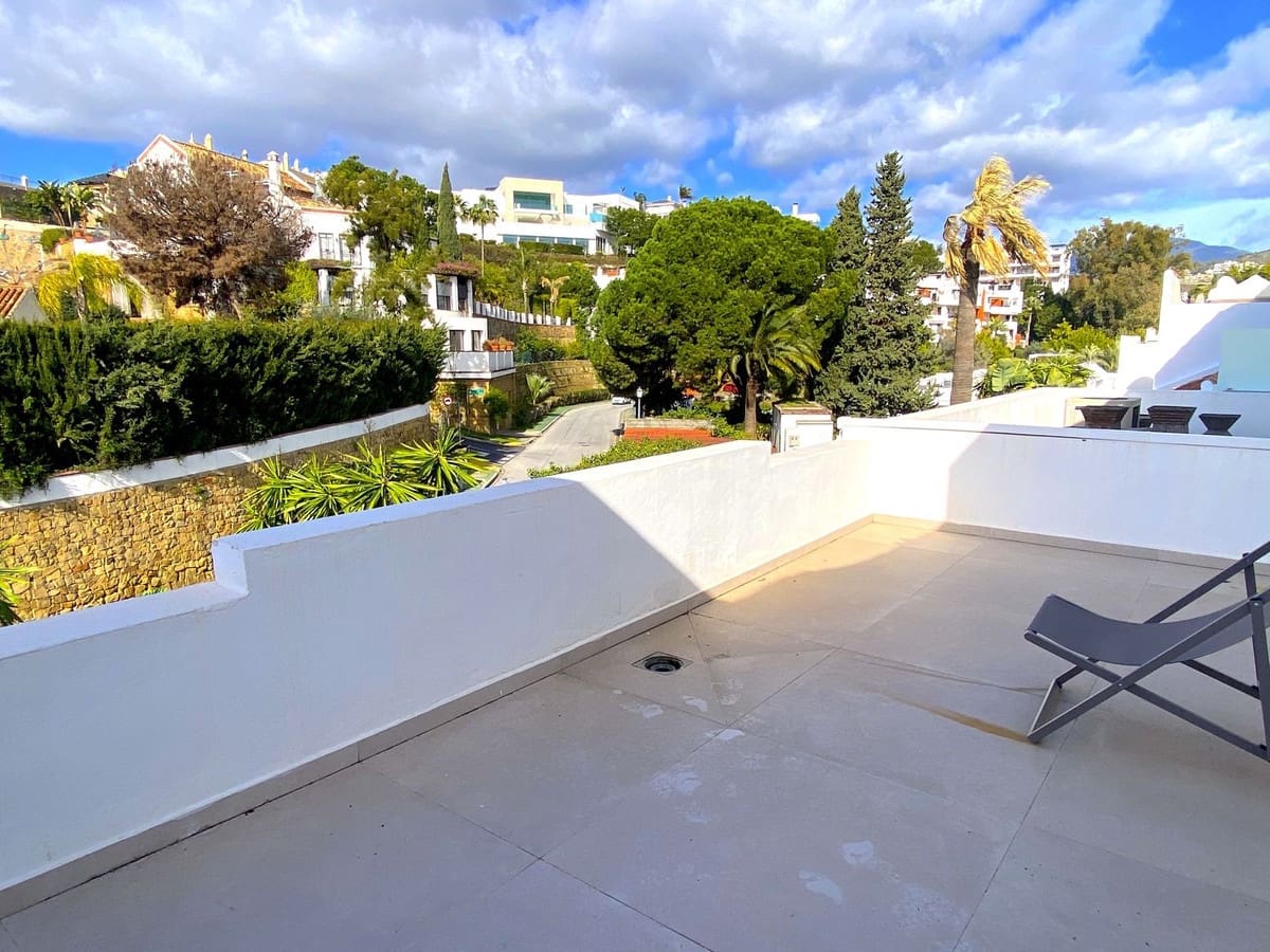 4 bedroom Terraced Villa for sale in La Quinta with pool garage - € 1,495,000 (Ref: 9559744)