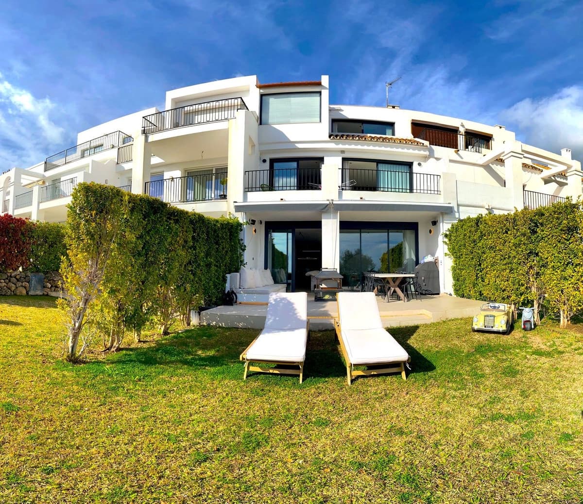 4 bedroom Terraced Villa for sale in La Quinta with pool garage - € 1,495,000 (Ref: 9559744)